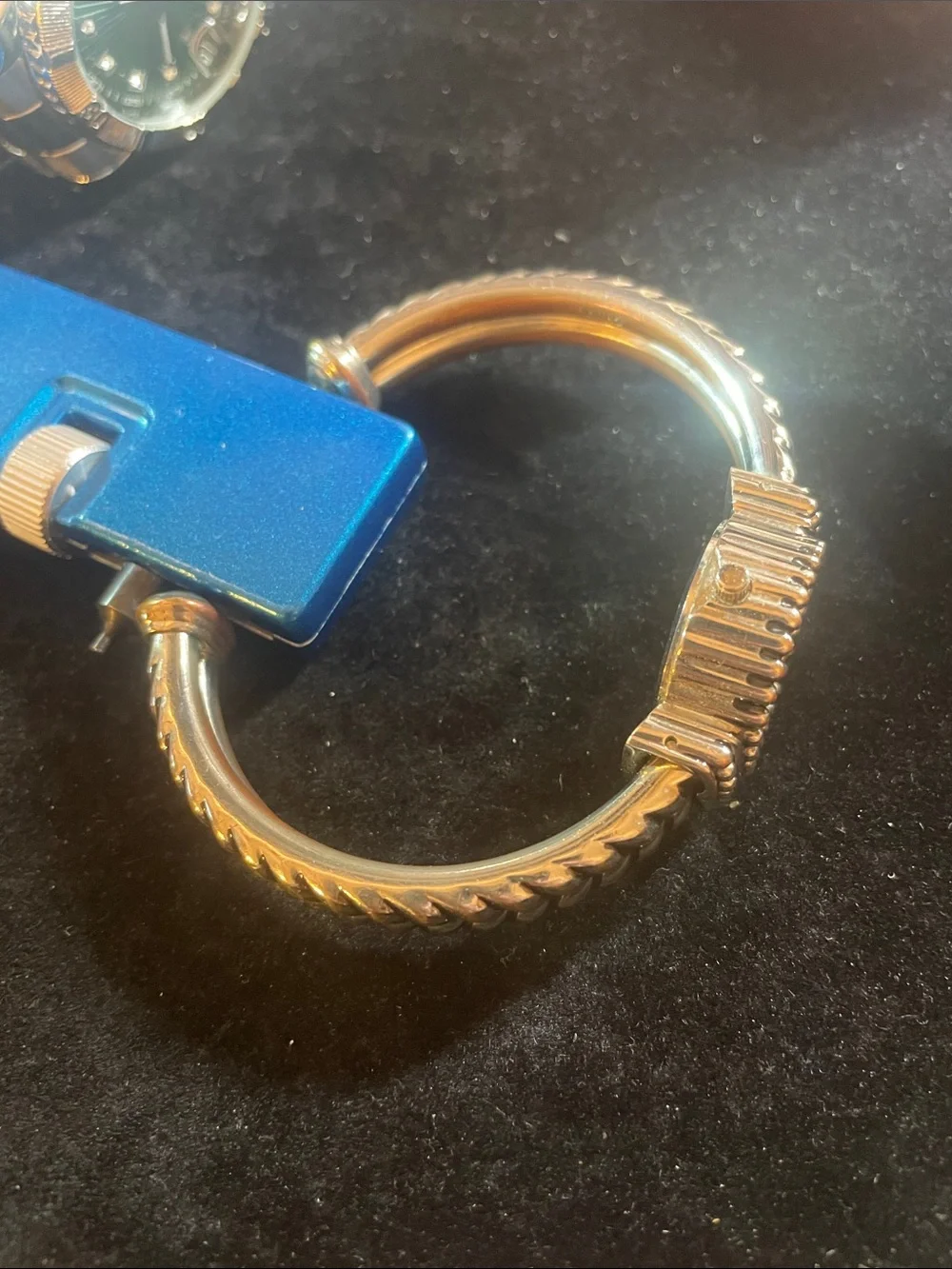 Ladies Peck & Peck hinged band